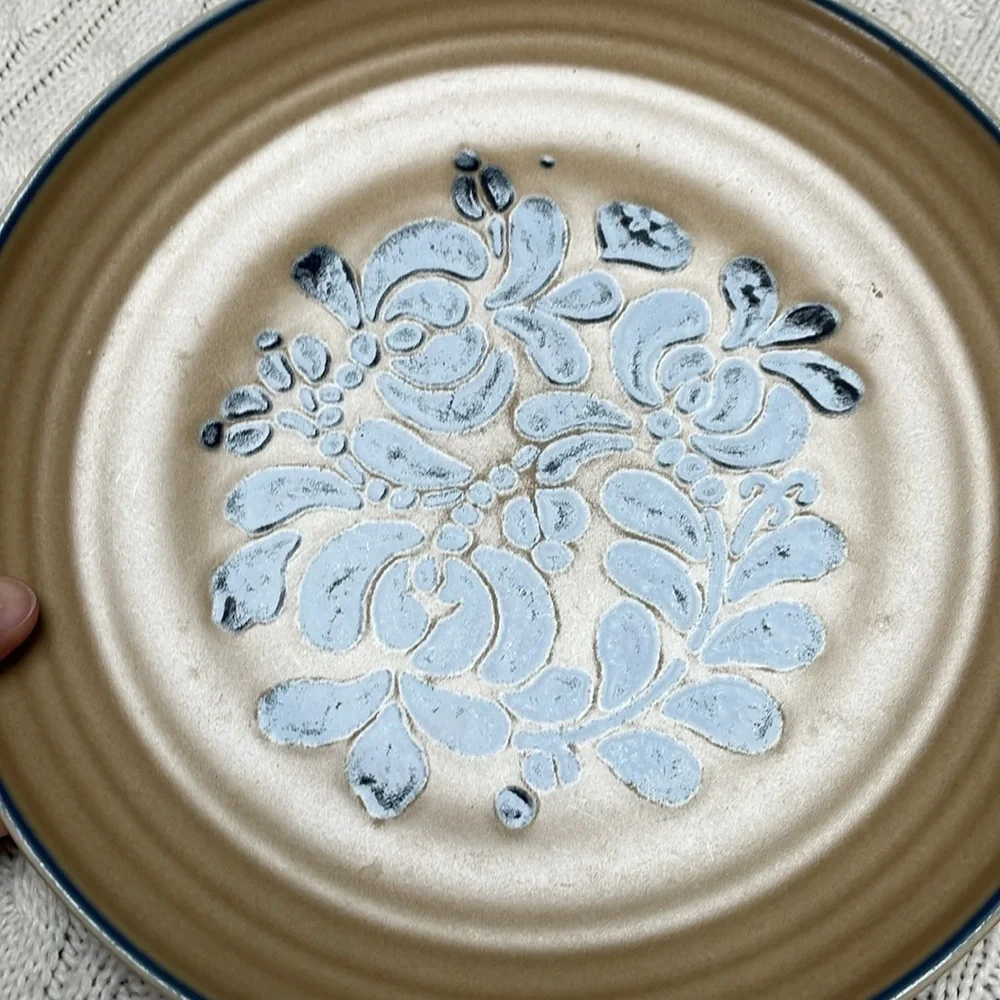 Pfaltzgraff Thomasville Pottery 2 folk art plates. Tan/blue. No chips/cracks